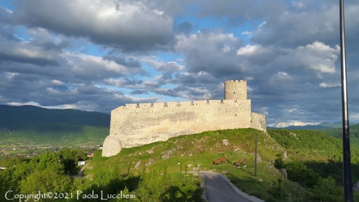 Sokolac: themedieval fortress